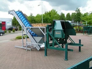 Перекидач контейнерів для овочів